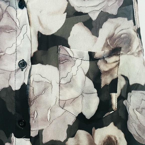 Floral short sleeve blouse - Picture 3 of 5